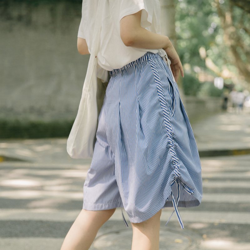 蓝白条过膝五分阔腿裤|裤子|夏款|棉+聚酯纤维|Sora-316 - 女装长裤 - 棉．麻 蓝色