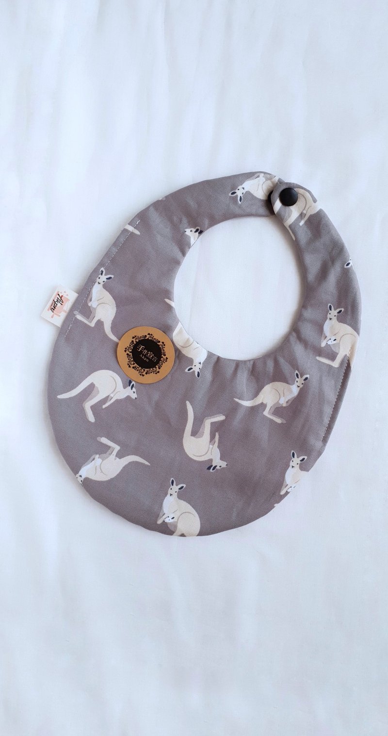 AKPN袋鼠-纯棉双面蛋型六层纱围兜 - 满月礼盒 - 棉．麻 灰色