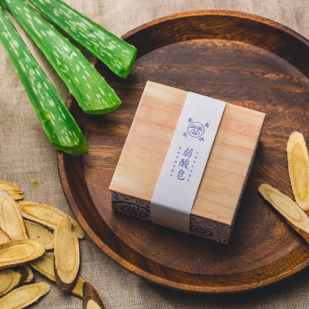 无香料弱酸皂 . 儿童与柔弱肌适用。无皂碱【大春炼皂 DACHUN】120g - 肥皂/手工皂 - 植物．花 蓝色
