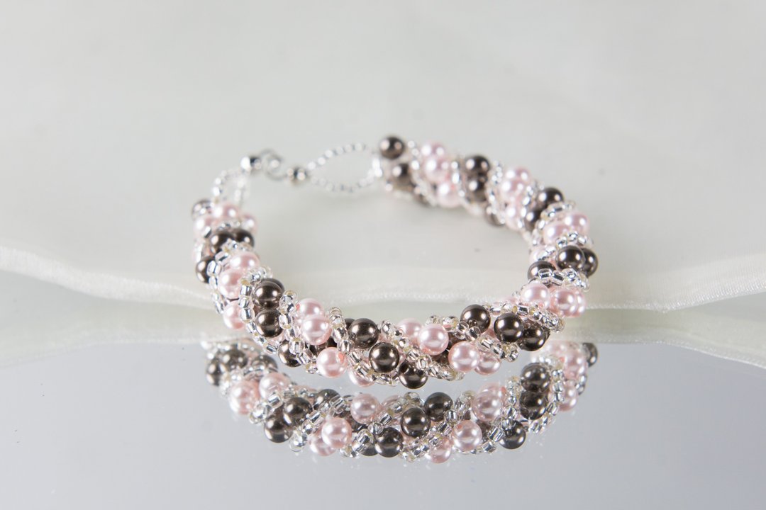 Pink pearl twisty swarovski pearl bracelet, 7 inches and 2 inches chain - 手链/手环 - 珍珠 粉红色
