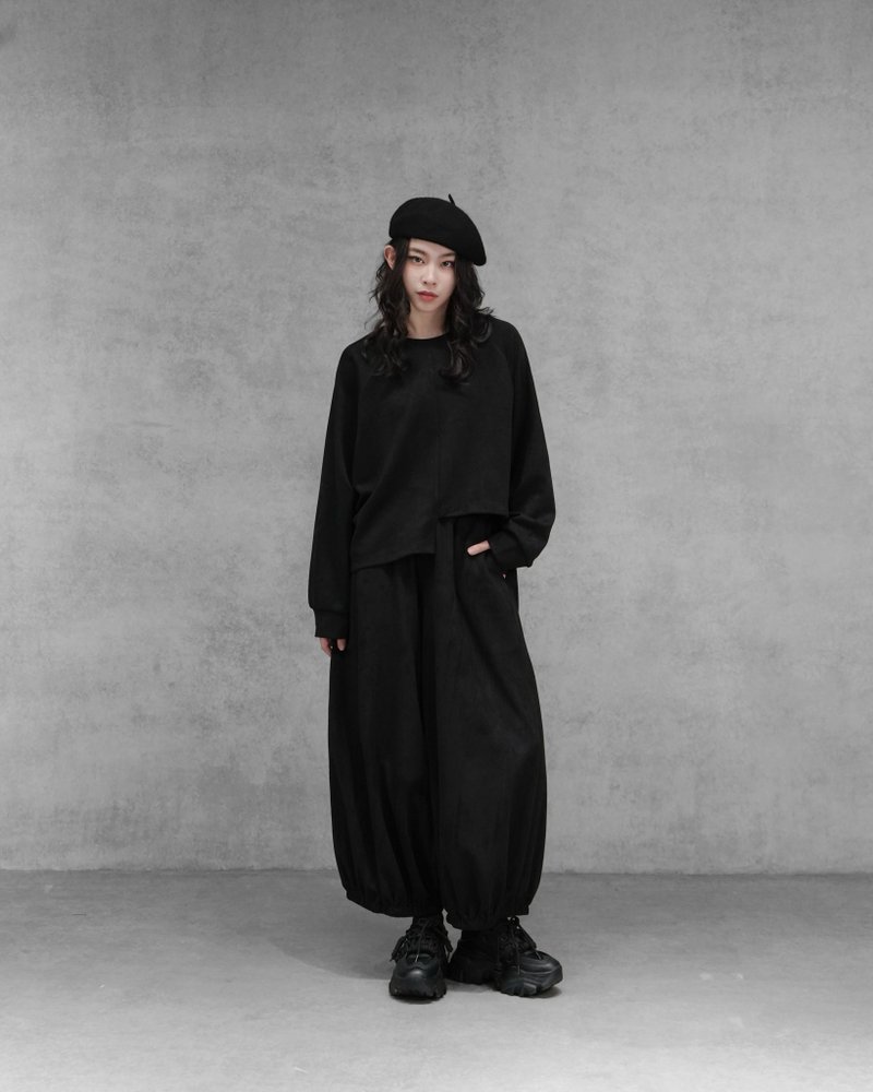 MUKK DESIGN 麂皮绒不规则宽短T - 女装上衣 - 聚酯纤维 黑色
