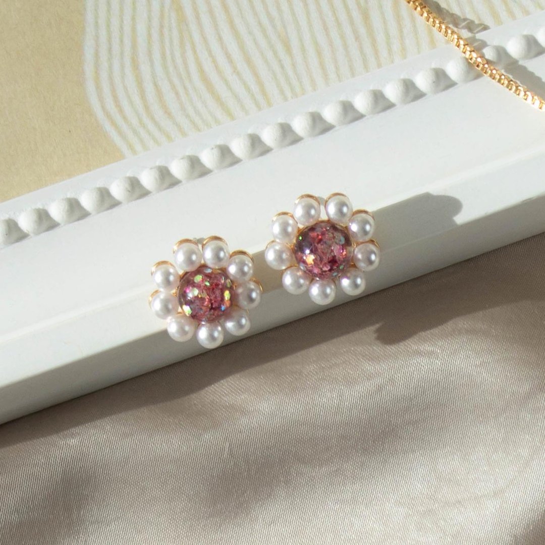 Daisy Snowball Earrings - 耳环/耳夹 - 玻璃 粉红色