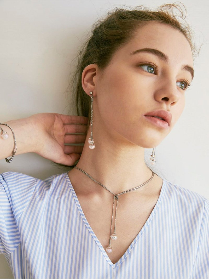 Ribbon String Snowball Earrings - 耳环/耳夹 - 玻璃 