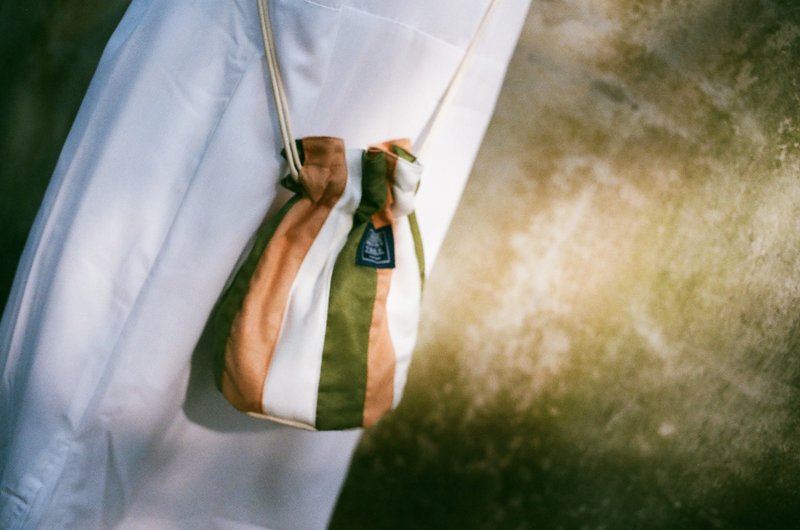 侧背水桶包 _ 藕橘与绿 - 侧背包/斜挎包 - 棉．麻 橘色