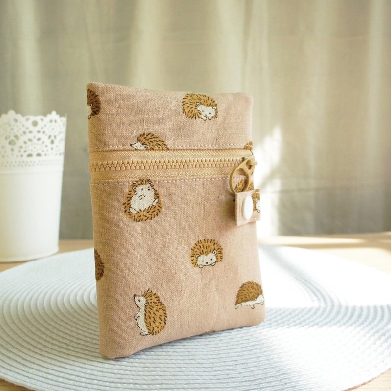 Lovely日本棉麻【刺猬双拉链多功能短夹护照套】布书套、灰粉E - 护照夹/护照套 - 棉．麻 粉红色