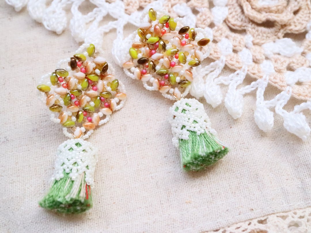 Glass Tweed Earrings Type Clip-On Agate Color Elegant Sophisticated Delicate Czech Bohemia Colorful Czech Beads Czech Glass Seed Beads Tassel Bunch - 耳环/耳夹 - 玻璃 多色