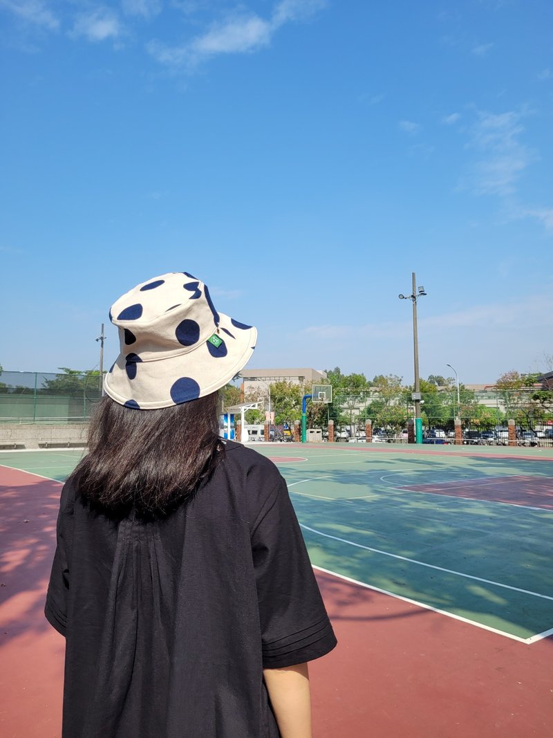 吱吱札札/手工双面渔夫帽-蓝泡泡 - 帽子 - 棉．麻 黑色