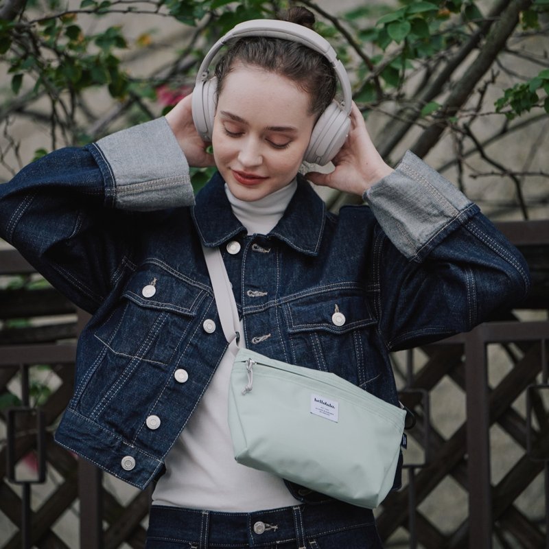 简约轻巧斜背包 CANA ECO 防泼水日常旅行小袋子 (薄荷绿) - 侧背包/斜挎包 - 环保材料 绿色