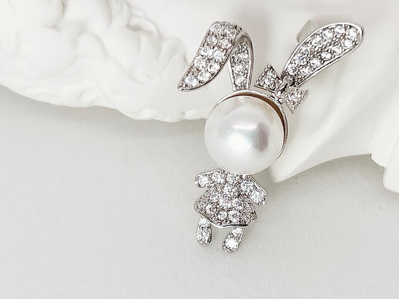 【Jia】—  天然珍珠造型兔子别针 - 徽章/别针 - 纯银 