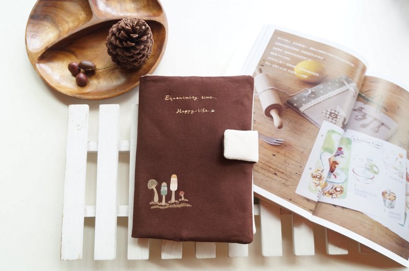 手绘森林里的小蕈菇布书套 A5及B6 - 书衣/书套 - 棉．麻 咖啡色