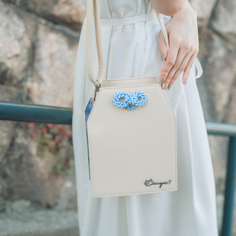 【日系穿搭 | 旅行小包】 御守皮革包-米白色 (配备长短肩带) - 侧背包/斜挎包 - 人造皮革 