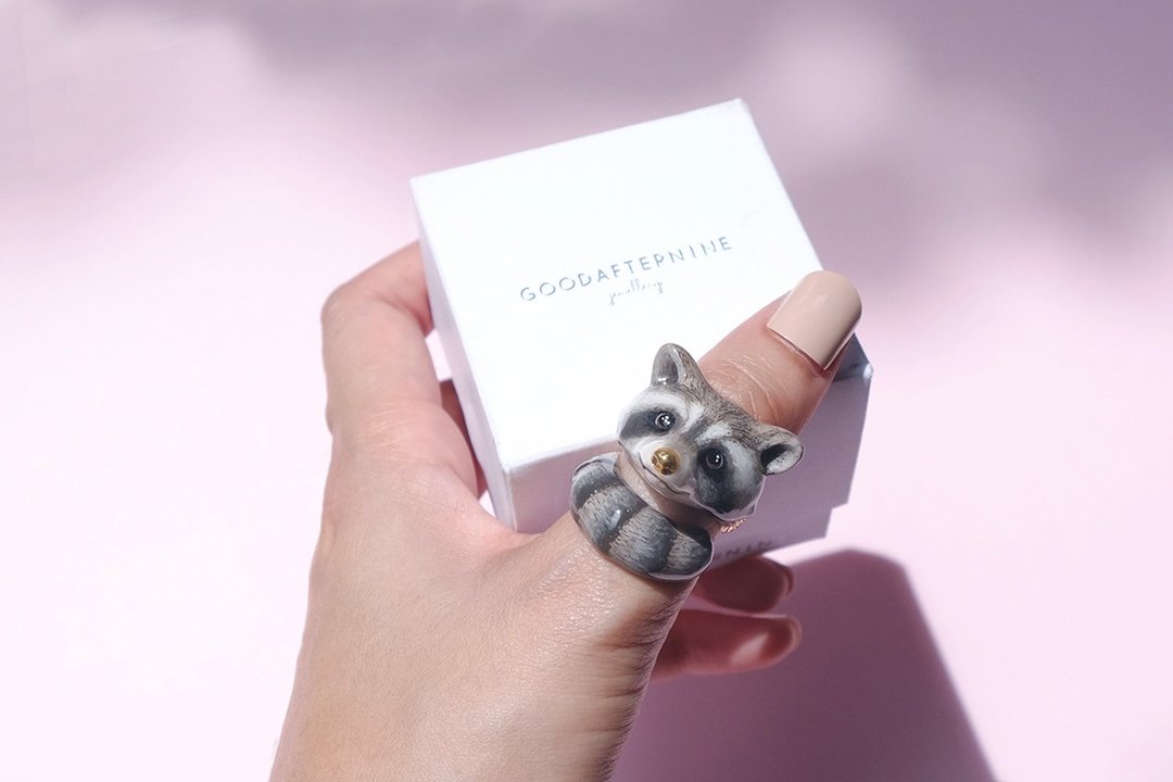Rocky Raccoon Ring, Handcrafted Ename, Raccoon. - 戒指 - 其他金属 咖啡色
