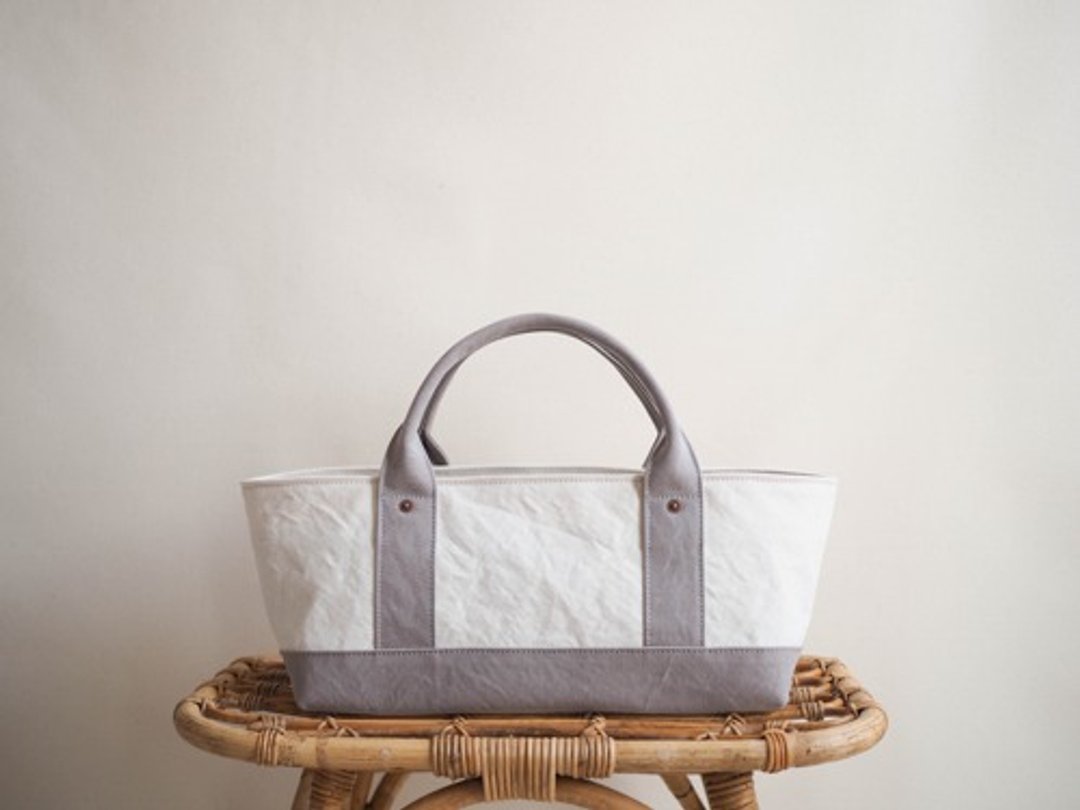 Made-to-order [ARMY DUCK] Tote bag with lid Yokonaga Kinari x Gray - 手提包/手提袋 - 棉 白色