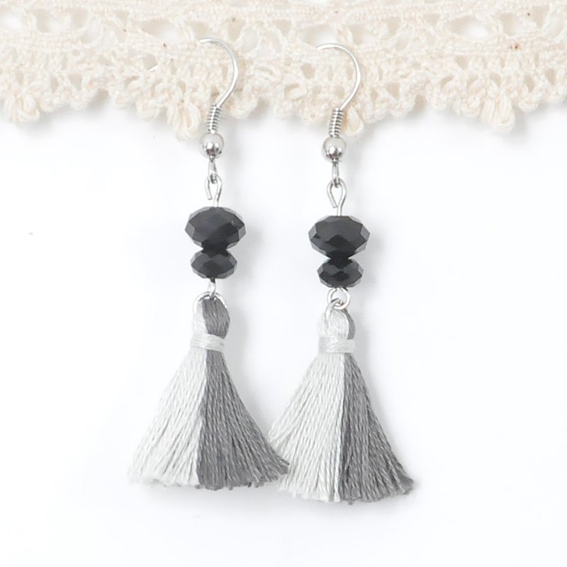 双色流苏。型格黑灰。施华洛世奇。耳环 Two Colorway Tassel。Black Grey。Swarovski Crystal。Earrings - 耳环/耳夹 - 宝石 黑色