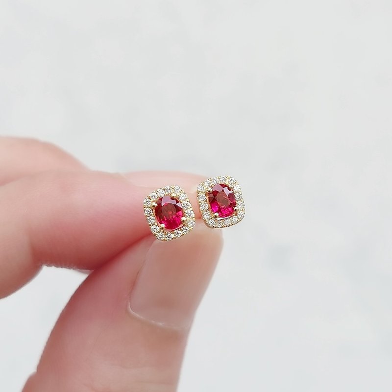 限量现货 - 天然椭圆形红宝 镶钻 纯 18K 黄金耳钉 0.50ct 小华丽 - 耳环/耳夹 - 宝石 红色