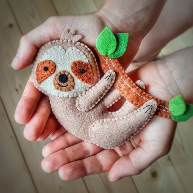 Felt sloth animal hanging ornament - 玩偶/公仔 - 聚酯纤维 