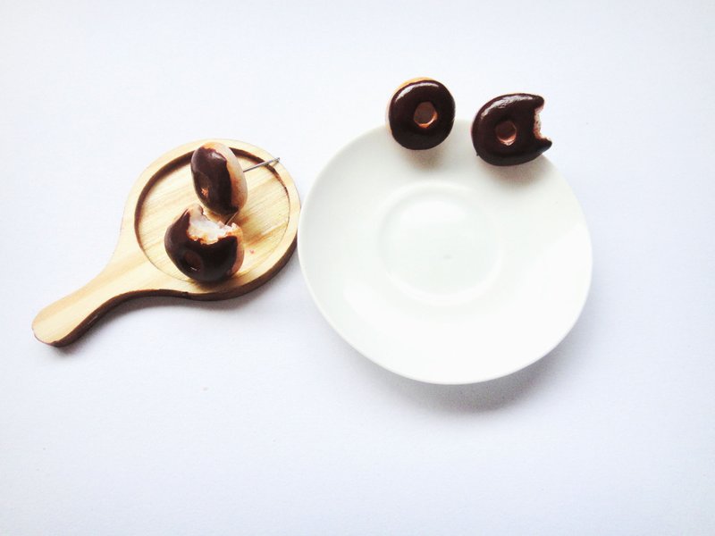 chocolate donut earrings - 耳环/耳夹 - 粘土 咖啡色