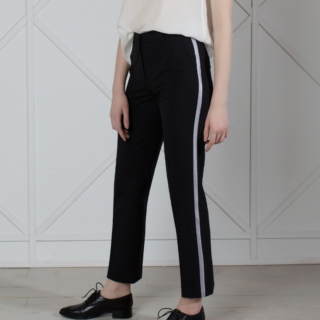 Black Cropped Pants With Contrast Side Stripes - 女装长裤 - 羊毛 黑色