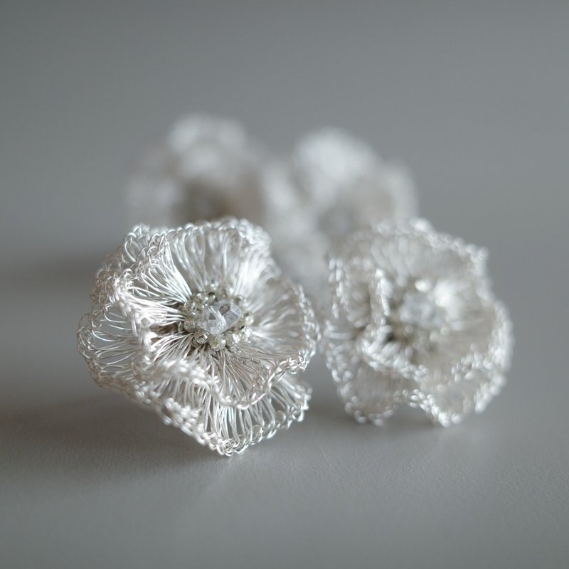 结花 -YUIKA- 哈基玛钻石耳环　silver color - 耳环/耳夹 - 宝石 银色