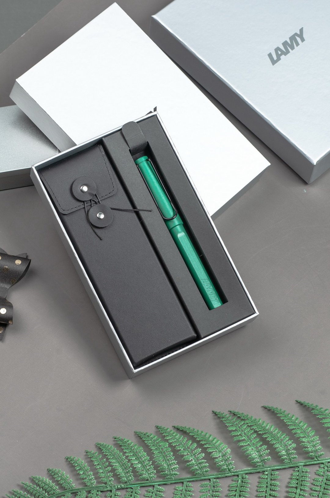 【雷雕刻字】LAMY 钢珠笔 黑线圈笔袋礼盒 /SAFARI系列- 星巴克绿 - 钢珠笔 - 塑料 绿色