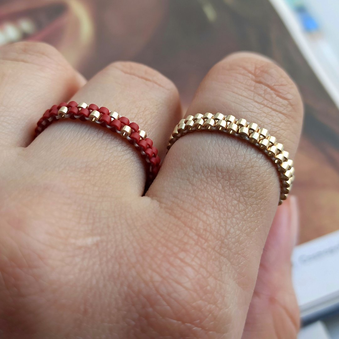 Set bead rings gold green for women Handmade jewelry Flexible stacking bead ring - 戒指 - 玻璃 红色