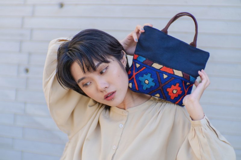 喀什米尔羊毛手工编织小包－庆典 - 手提包/手提袋 - 羊毛 多色