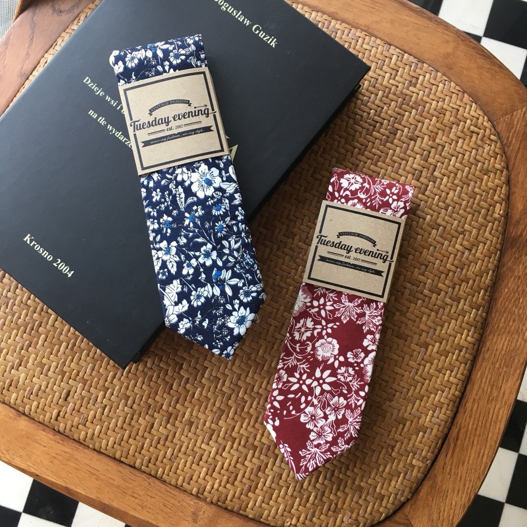 Necktie White Floral (Navy-White/ Red-White) - 领带/领带夹 - 棉 