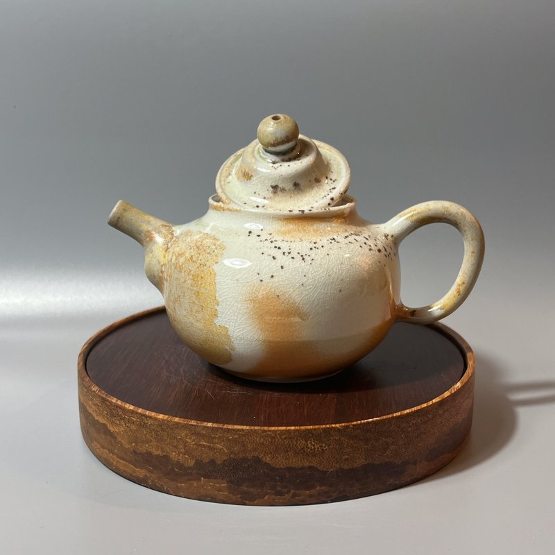 柴烧瓷土重落灰正把茶壶  / 小平凡手作 - 茶具/茶杯 - 陶 