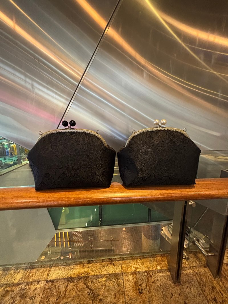 MBC 人手制 黑色腰果花织锦 24cm 弧形框 口金包 珍珠 - 侧背包/斜挎包 - 棉．麻 黑色