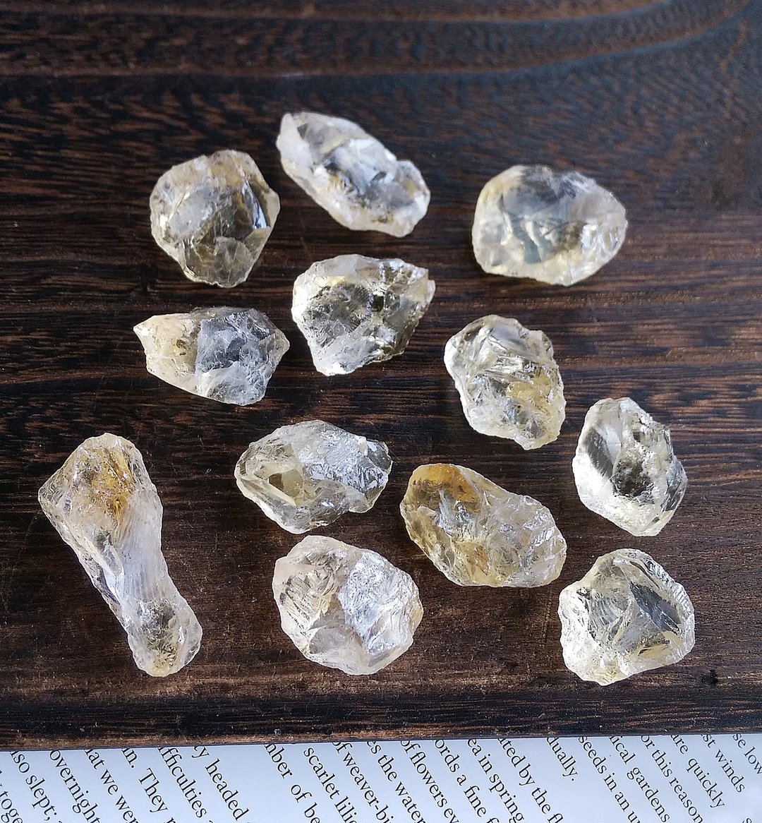 Citrine 巴西产地 黄阿赛斯特莱 黄水晶 天然小碎石  一组12颗 - 摆饰 - 其他材质 