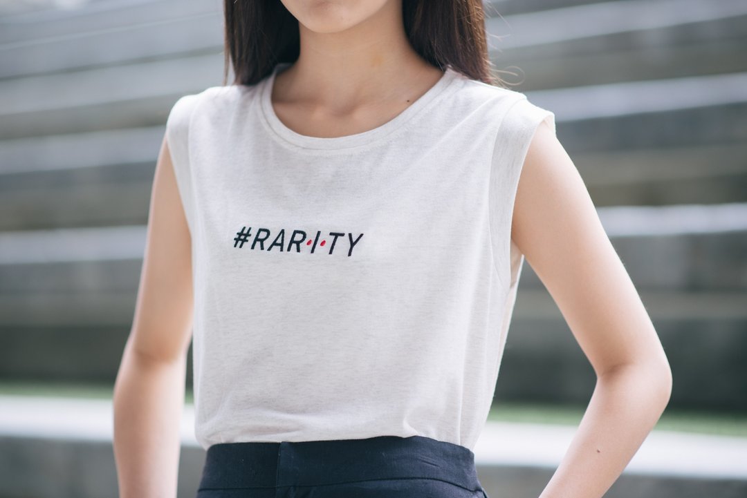 Rarity Ivory Cropped - 女装 T 恤 - 棉．麻 白色