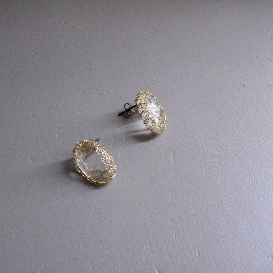 水鞠 pierce | 清透玻璃的 wire crochet 耳环 - 耳环/耳夹 - 其他金属 透明