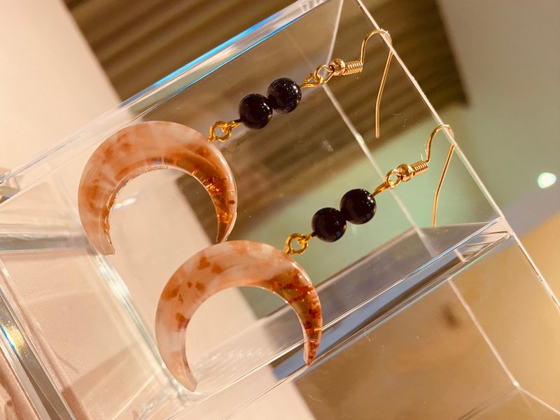 月亮不睡我先睡 - 耳环/耳夹 - 树脂 多色