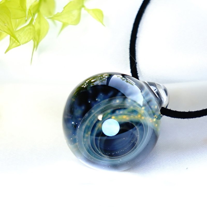 The world of the starry sky. White Opal Glass Pendant Space Star 玻璃 Japanese-made Japan Handcrafted Hand-made Free Shipping - 项链 - 玻璃 蓝色