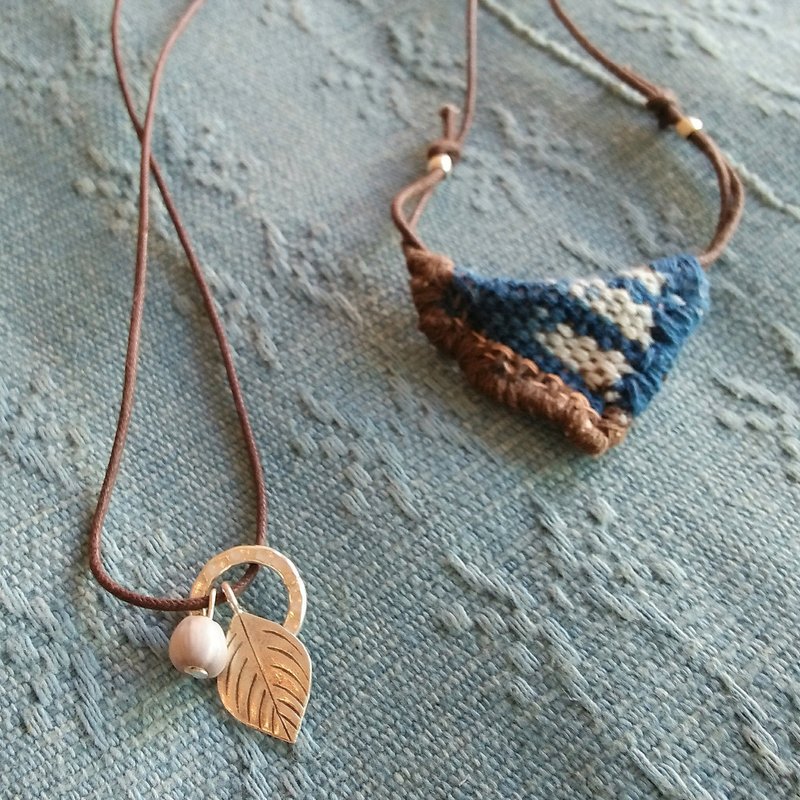 Back Cloth Necklace / Indigo Triangle / Hand-woven Cloth Karen Silver Plant Dyed Juzdama job's tears - 项链 - 银 银色