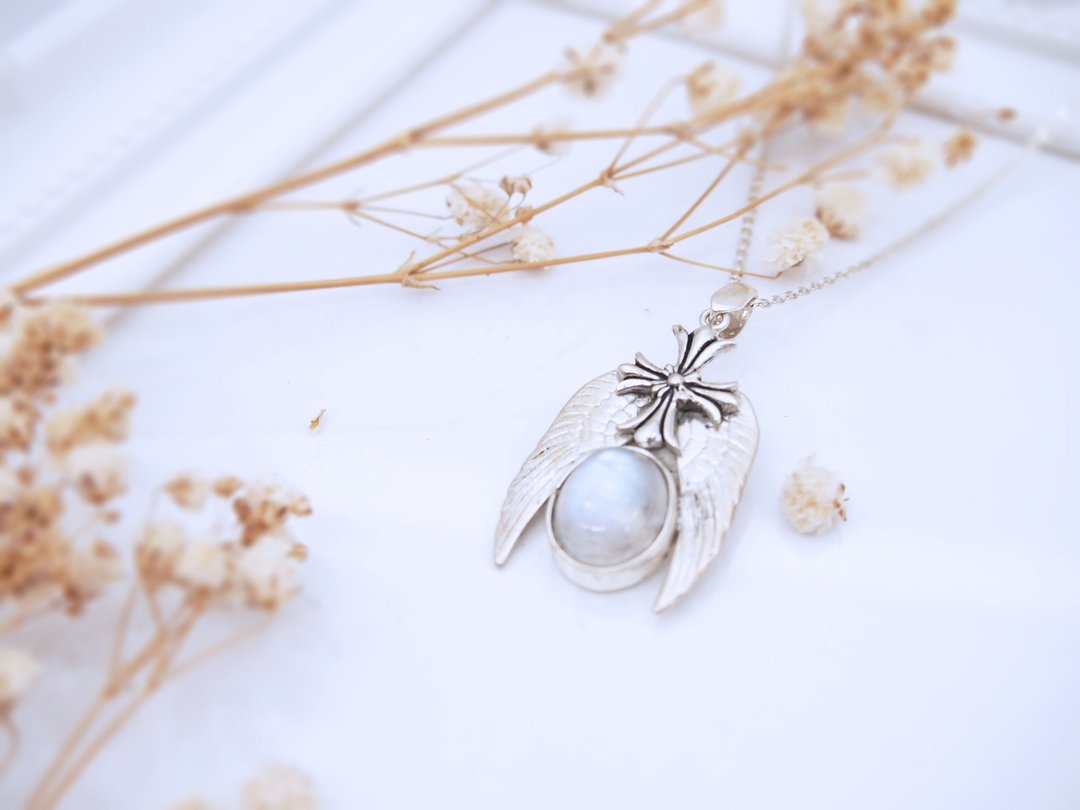 信念十字架月光石纯银坠(附皮绳) - 项链 - 纯银 