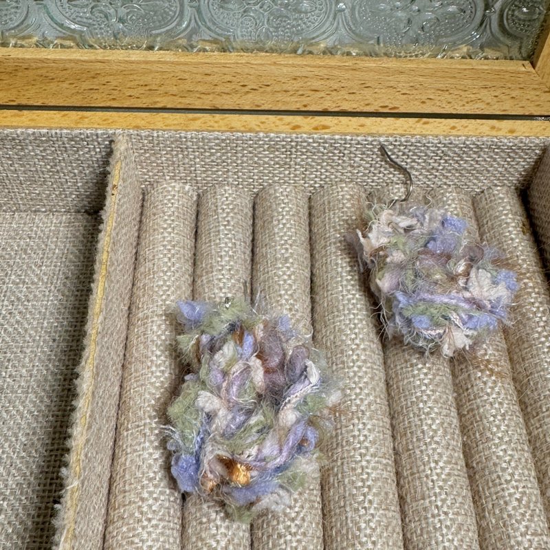 MUMU 莫内印象毛茸耳勾式耳环 925银针 HAND MADE - 耳环/耳夹 - 棉．麻 