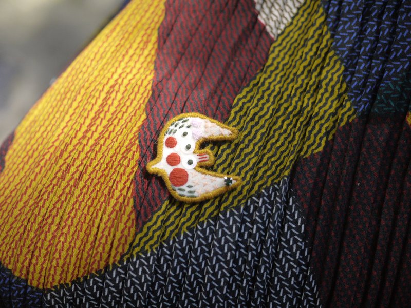 【洋菓子飞鸟】手工刺绣/手工胸针 - 胸针 - 绣线 