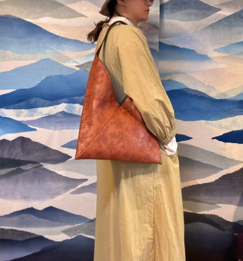 2026 新款现货/棕色雕花坊皮粽形侧肩包 - 侧背包/斜挎包 - 人造皮革 咖啡色