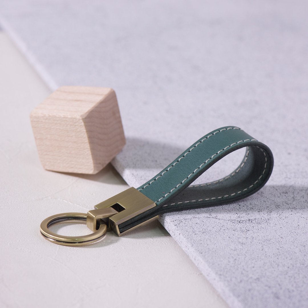 长条钥匙圈 Long Key Chain / 墨绿 DarkGreen / 免费刻字 - 钥匙链/钥匙包 - 真皮 