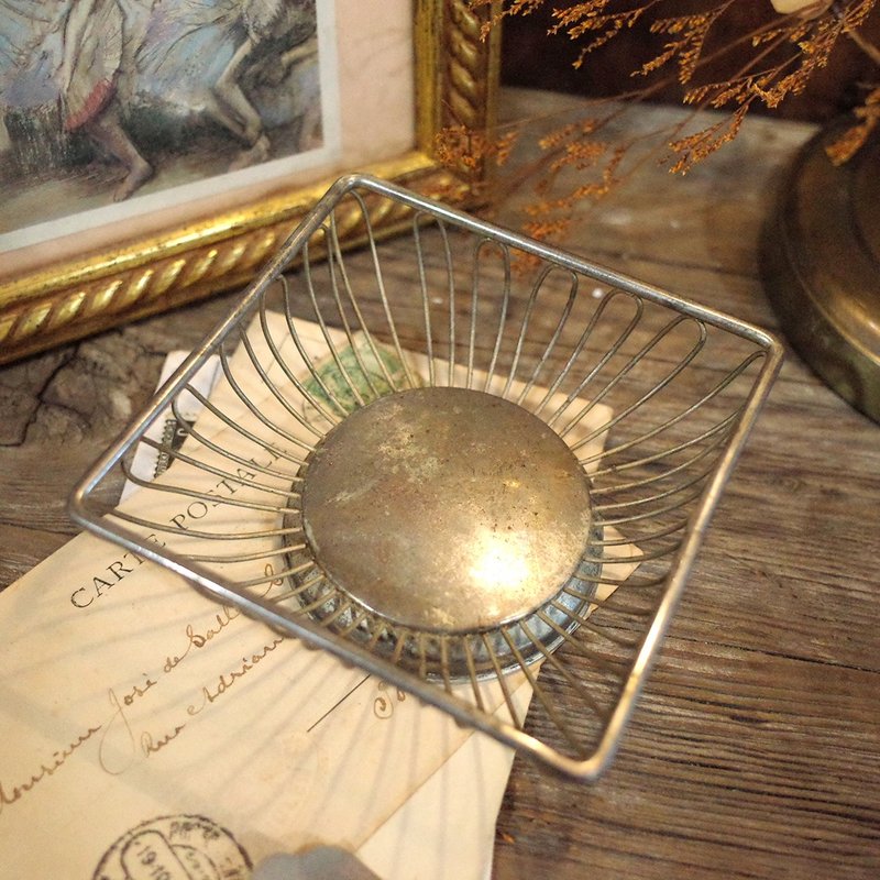 葡萄牙老件.金属铁件小置物篮.篓空线条金属盘 - 摆饰 - 其他金属 