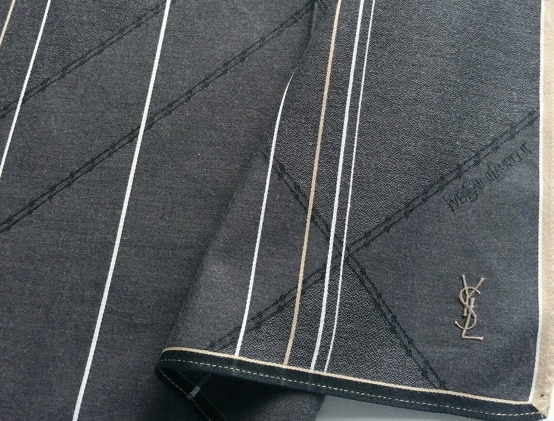 Yves Saint Laurent Vintage Handkerchief Pocket Square Gray 19 x 18.5 inches - 丝巾 - 棉．麻 灰色