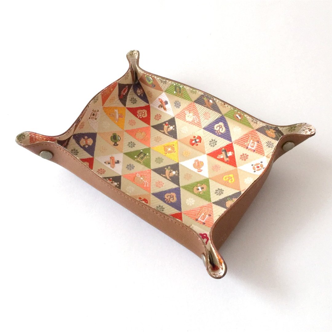 Tanned Leather tray with Japanese Traditional Pattern, Kimono "Brocade" - 收纳用品 - 真皮 金色