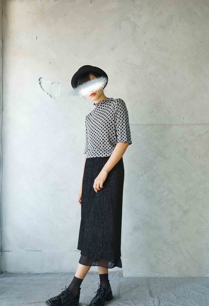 寻宝古着-黑白几何菱格纹弹性双面穿半高领上衣 - 女装上衣 - 聚酯纤维 黑色