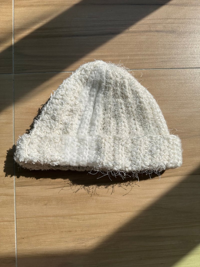 银白色系手工编织毛帽 - 帽子 - 其他材质 白色