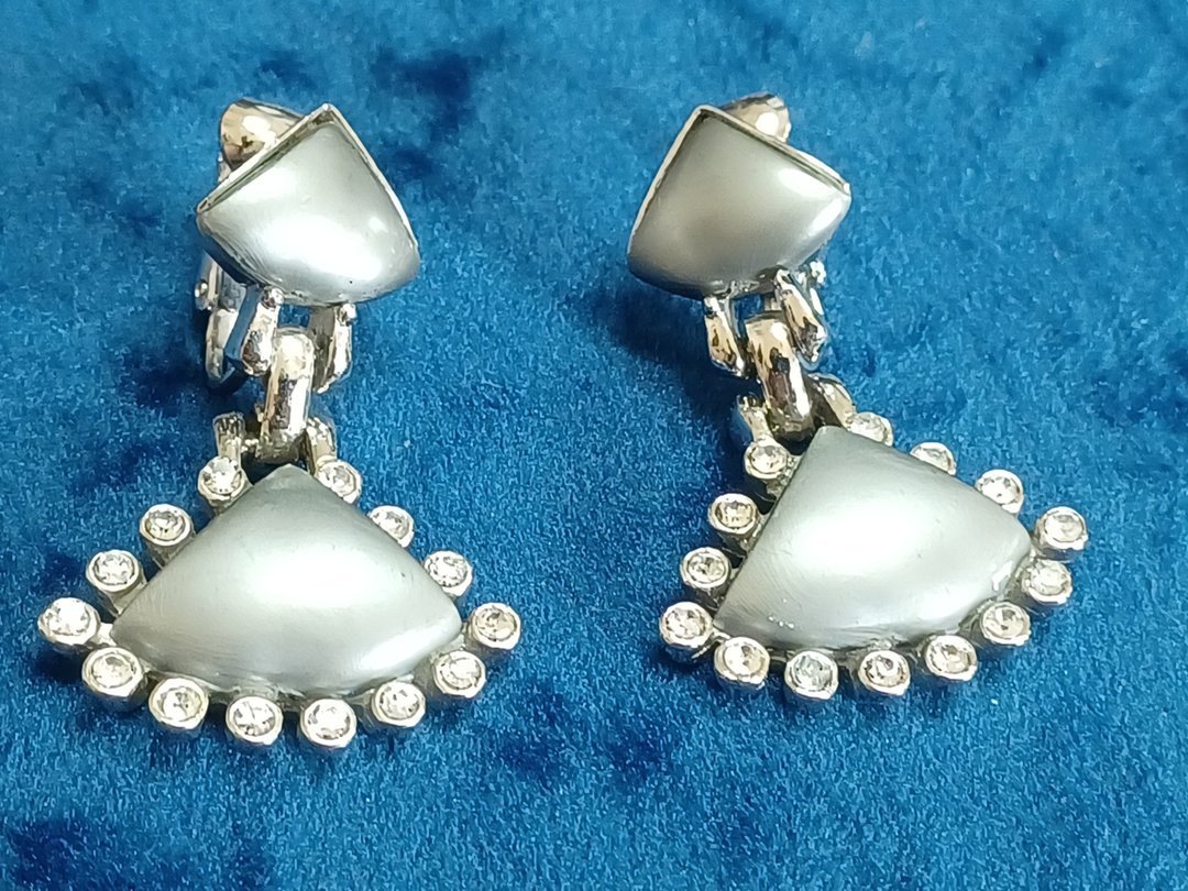 vintage jewelry  古董夹式耳环 银辉 - 耳环/耳夹 - 其他金属 