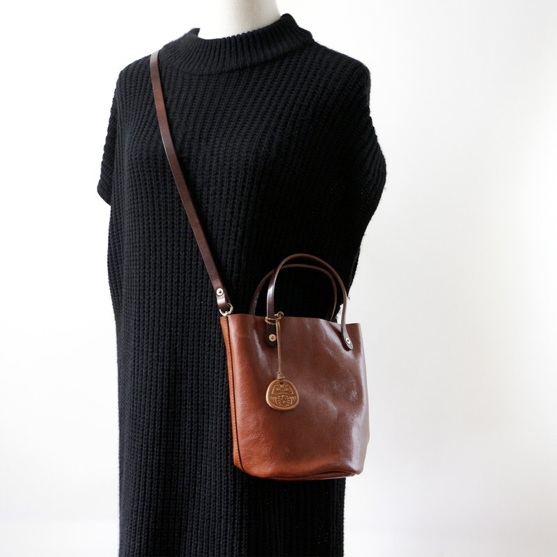 Luxury cowhide crossbody shoulder bag 2Way bag Brown with pouch bag - 侧背包/斜挎包 - 真皮 多色
