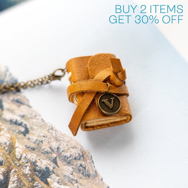 【独特订制礼物】Customized Gift, 迷你书项链 (仿古铜色) - 项链 - 真皮 