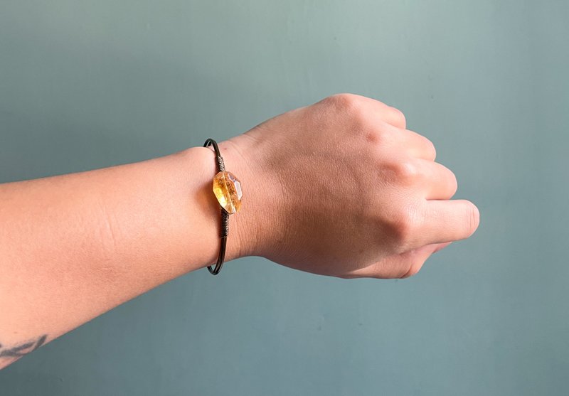 不规则天然黄晶铜线手环  可转手环颜色  孤品 一物一图 手鈪 - 手链/手环 - 宝石 黄色