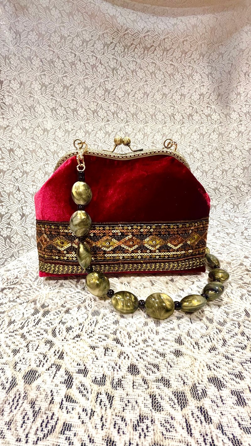 MBC 人手制 19cm心形口金 丝绒刺绣带 圣诞深红色 - 侧背包/斜挎包 - 棉．麻 红色